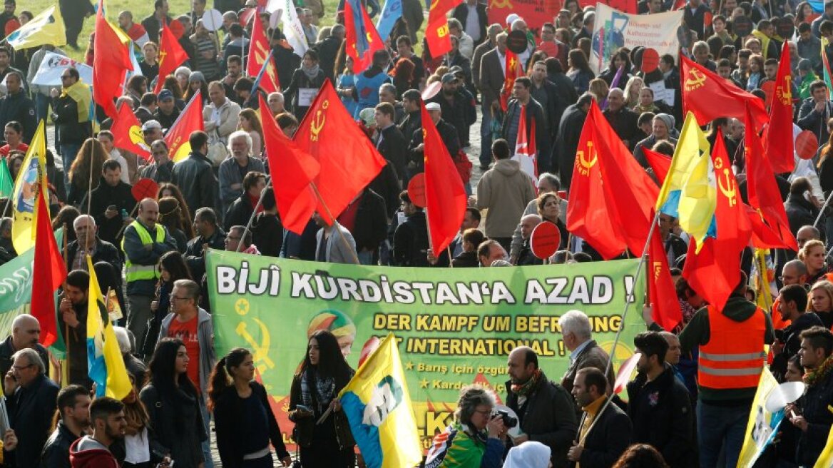 Στους δρόμους του Ντίσελντορφ κατά του ΙΚ 20.000 Κούρδοι 